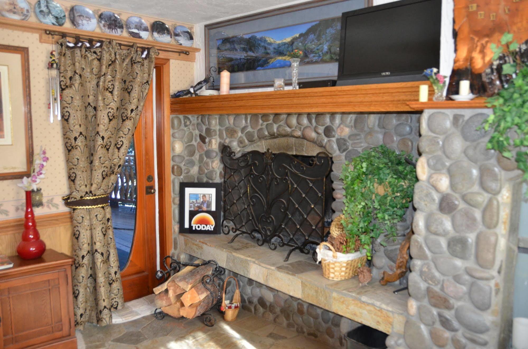 Where Eagles Fly Bed & Breakfast Elk Point Dış mekan fotoğraf